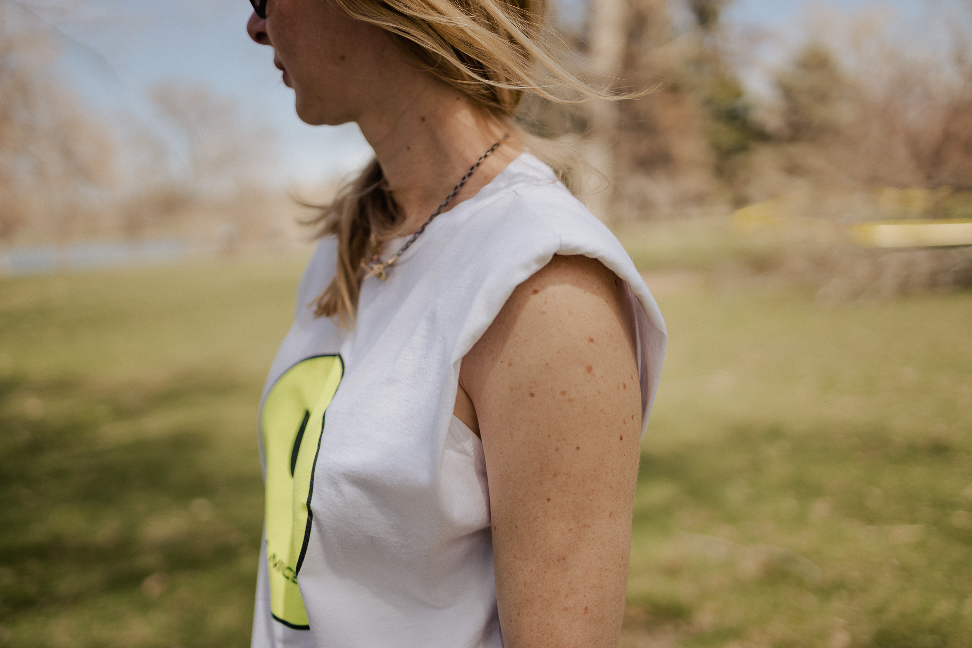 The side view of the Le Superbe 'Just Be Nice' graphic tank.